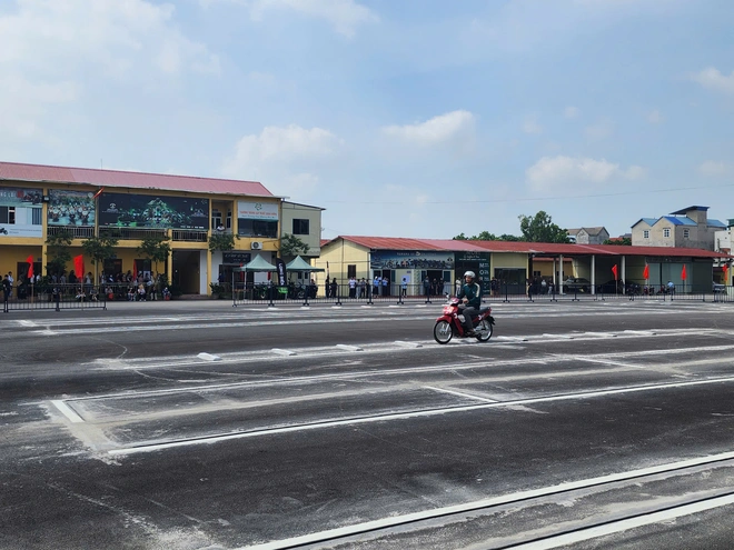 Cục CSGT chỉ đạo CSGT các tỉnh, thành phố tập trung cấp đổi, sát hạch giấy phép lái xe cho nhân dân  - Ảnh 5.