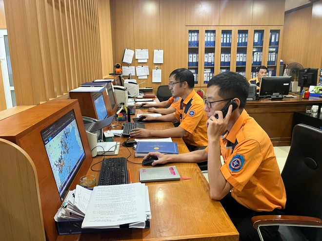 Lãnh đạo Bộ Xây dựng kiểm tra công tác phòng chống bão Wipha tại cảng biển Hải Phòng, Quảng Ninh - Ảnh 4.