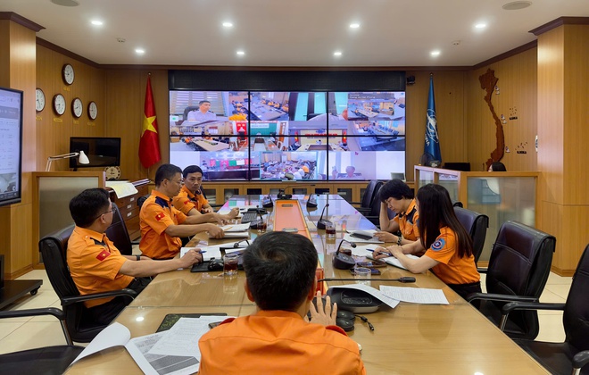 Lãnh đạo Bộ Xây dựng kiểm tra công tác phòng chống bão Wipha tại cảng biển Hải Phòng, Quảng Ninh - Ảnh 7.