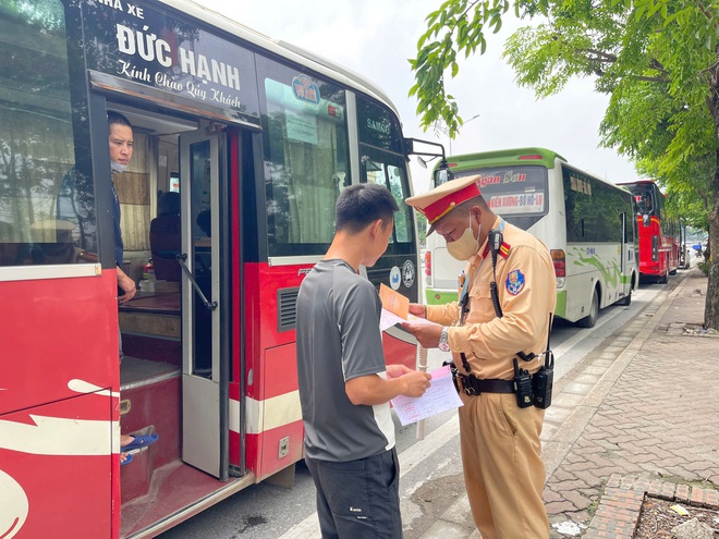 Xuyên đêm kiểm soát, xử lý xe kinh doanh vận tải vi phạm - Ảnh 9.