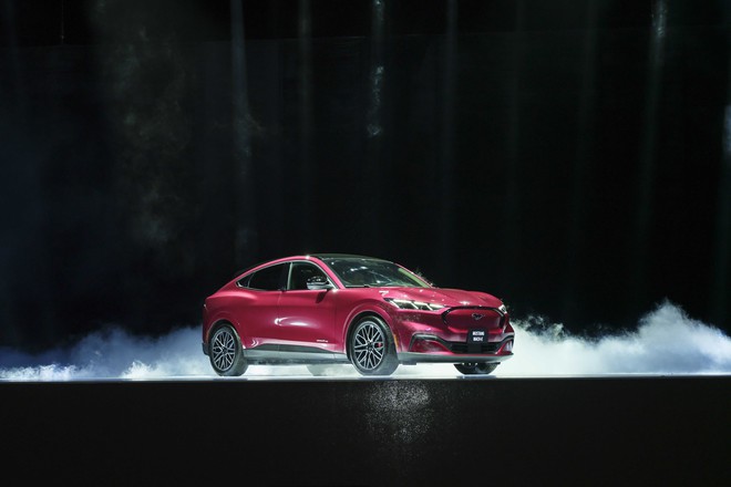 Xe điện Ford Mustang Mach-E vừa ra mắt Việt Nam, sạc thế nào?- Ảnh 1.