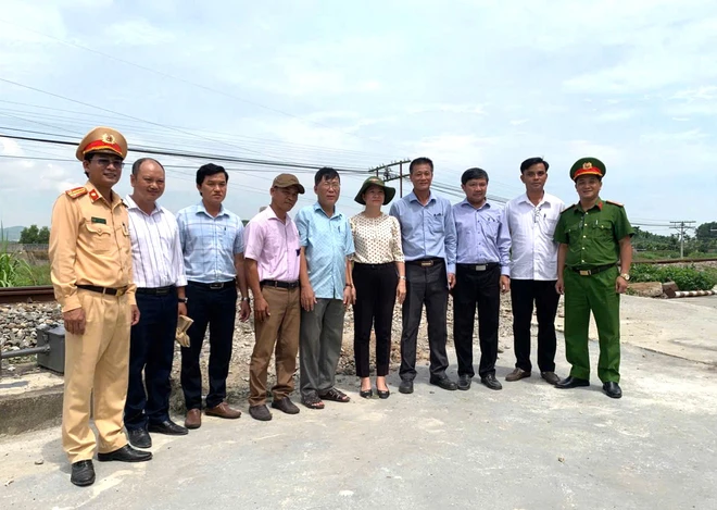 Quảng Ngãi đóng lối đi tự mở qua đường sắt đã từng xảy ra nhiều vụ TNGT chết người - Ảnh 4.