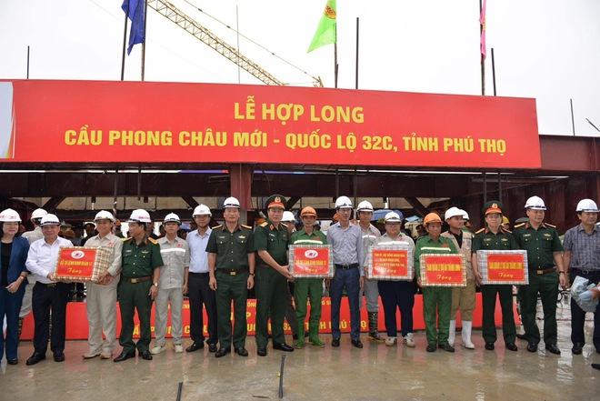 Hợp long cầu Phong Châu mới vượt tiến độ gần 2 tháng - Ảnh 4.