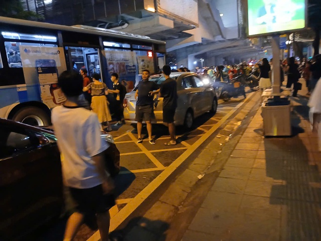 Sơ duyệt diễu binh A80, tàu điện, xe buýt Hà Nội vận chuyển 238 nghìn lượt khách- Ảnh 3.