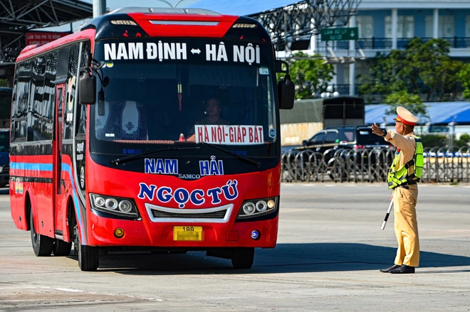 Sau 1 tháng cao điểm tổng kiểm soát phương tiện kinh doanh vận tải, TNGT giảm cả 3 tiêu chí - Ảnh 2.