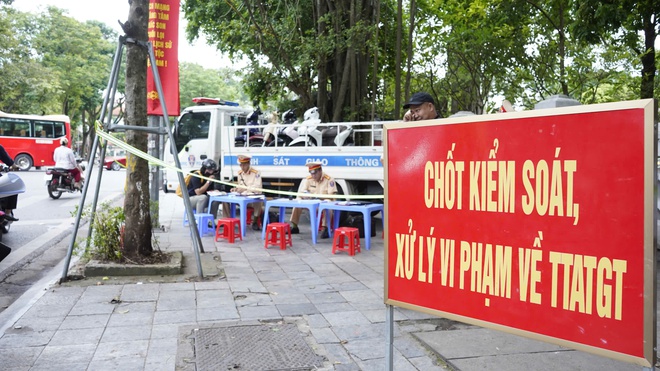 Công an Hà Nội đồng loạt ra quân kiểm tra, xử lý học sinh vi phạm giao thông- Ảnh 5. Công an Hà Nội đồng loạt ra quân kiểm tra, xử lý học sinh vi phạm giao thông- Ảnh 5.