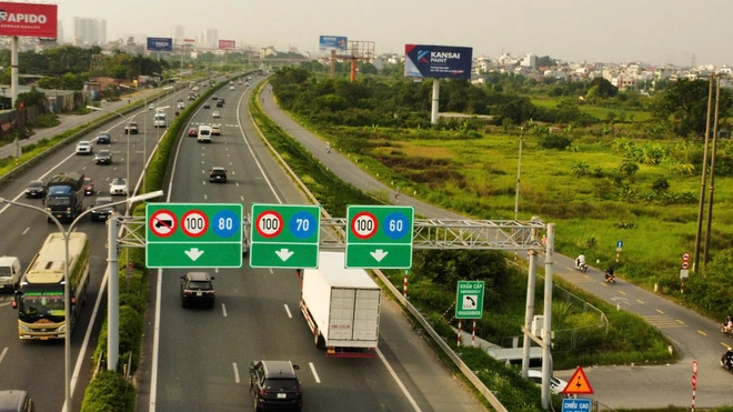 CSGT chính thức xử phạt xe tải đi vào làn 1 cao tốc Pháp Vân - Cầu Giẽ và Hà Nội - Hải Phòng- Ảnh 1.