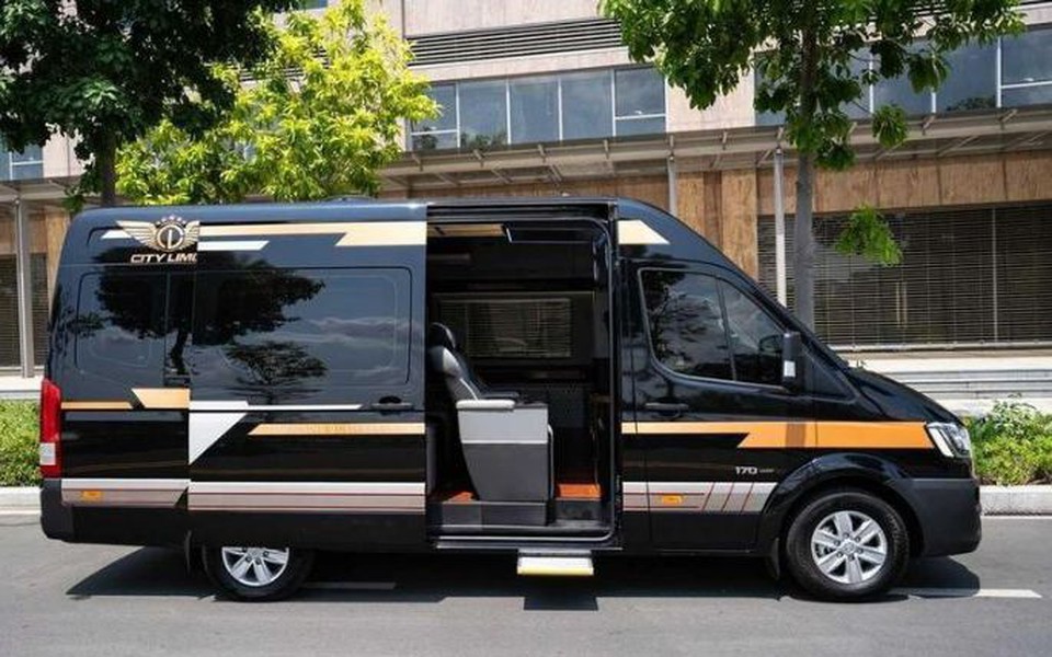 Thuê Xe Limousine 10 Chỗ Giá Rẻ 2020 Tại TPHCM Hãng Xe LIMOVIP