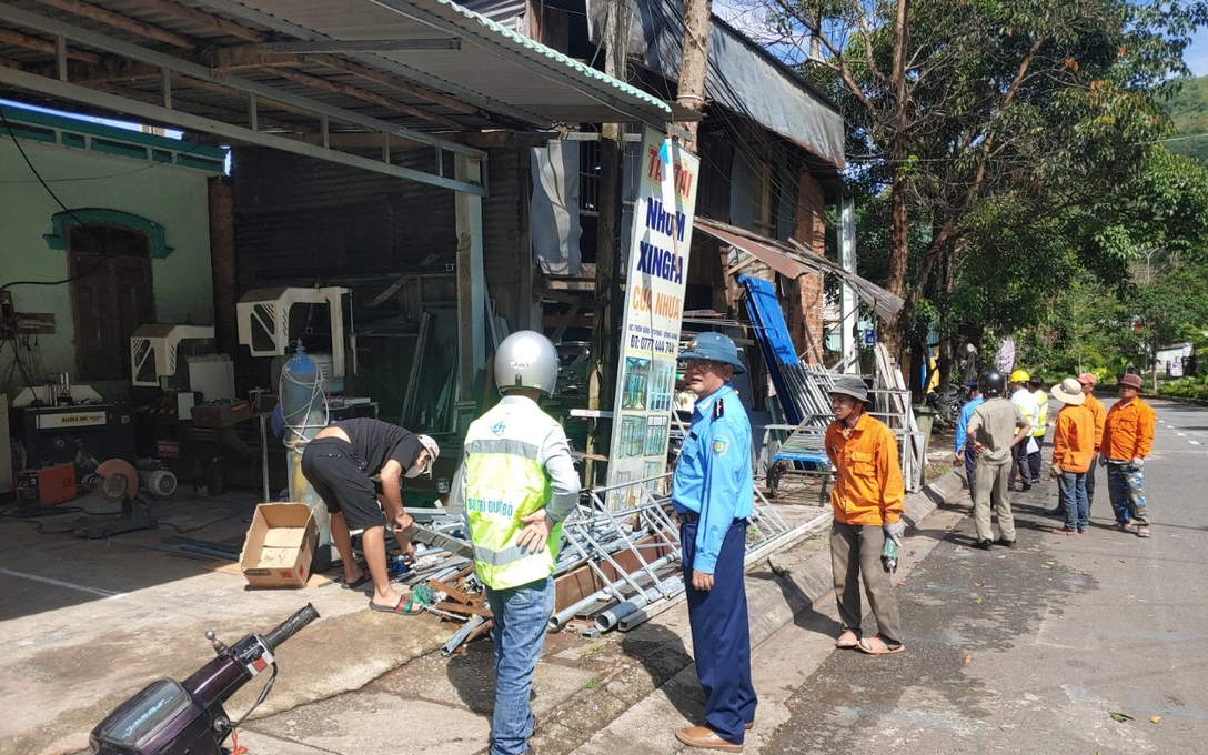 Nhức nhối nạn lấn chiếm hành lang an toàn đường bộ ở Gia Lai, Kon Tum và Quảng Nam