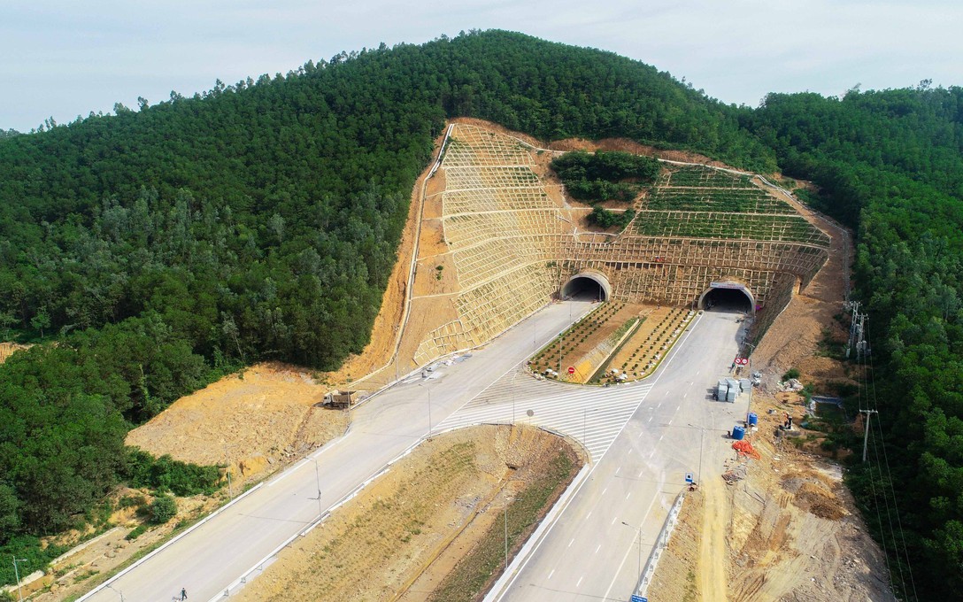 Hoàn thành hầm xuyên núi trên cao tốc Bắc - Nam qua Thanh Hóa - Nghệ An