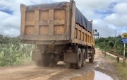 Xe ben chở đá "bức tử" cầu đường có giới hạn tải trọng 10 tấn ở Đắk Lắk