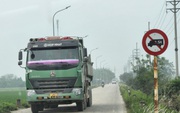 Hà Nội: Bất chấp biển cấm, xe tải "hổ vồ" dấu hiệu cơi nới thành thùng vô tư hoạt động tại Thanh Oai