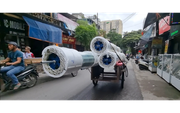 Video: Hãi hùng xe tự chế  bùng phát "tung hoành" trên đường phố Hà Nội