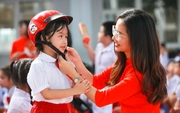 Honda Việt Nam trao 1,8 triệu mũ bảo hiểm cho học sinh lớp Một trên toàn quốc