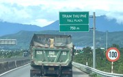 Xe chở cát "cao như núi" rầm rập trên tuyến cao tốc Đà Nẵng - Quảng Ngãi, QL14B