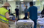 Video: Tài xế đột quỵ trên cao tốc được CSGT đưa đi cấp cứu kịp thời