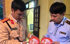 CSGT Hà Nội bắt xe tải chở mứt, kẹo có chữ Trung Quốc, không chứng từ nguồn gốc