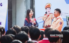 CSGT Hà Nội đối thoại về những nguy cơ khi học sinh dùng xe cơ giới tham gia giao thông
