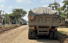 Đắk Lắk: Xe tải đang bị tạm giữ tem kiểm định vẫn ngang nhiên chở hàng quá tải