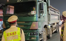 Hà Nội: CSGT tuần tra bắt xe tải "hổ vồ" cơi nới thành thùng trên quốc lộ