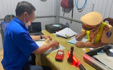 CSGT tỉnh Đắk Nông xử phạt tài xế xe buýt vi phạm nồng độ cồn