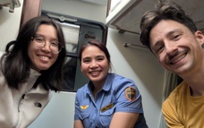 Tiếp viên đường sắt giải cứu khách Tây giữa cơn lũ lịch sử ở Khánh Hòa