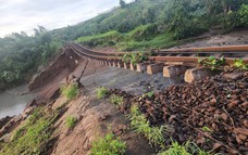 Khắc phục mưa bão số 13, đảm bảo an toàn chạy tàu trên tuyến đường sắt Bắc - Nam