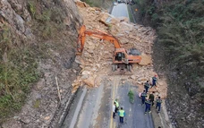 Theo dõi chặt chẽ diễn biến sạt lở trên QL6