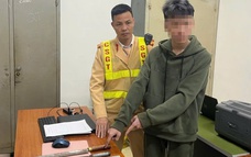 CSGT Hà Nội khống chế đối tượng mang nhiều hung khí khi tham gia giao thông