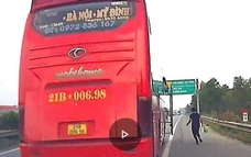 Tước phù hiệu xe khách, phạt tiền, trừ điểm GPLX tài xế đón khách trên cao tốc