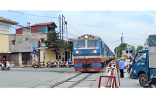 Tăng cường bảo đảm ATGT tại các vị trí giao cắt giữa đường bộ và đường sắt