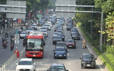 Hà Nội: Ngày đầu phân làn đường Võ Chí Công không xảy ra ùn tắc