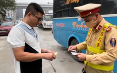 CSGT Hà Nội phát hiện lái xe ôtô khách nhà xe Tuấn Thư dương tính với ma tuý