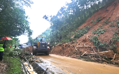 Sạt lở tiếp tục gây ách tắc giao thông trên đường Hồ Chí Minh, Trường Sơn Đông