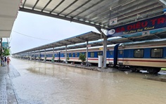 Mưa lũ Nam Trung Bộ gây thiệt hại lớn cho hoạt động vận tải đường sắt