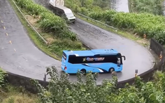 Vì sao xe khách đi lùi trên dốc Thẩm Mã và mức phạt vi phạm giao thông?