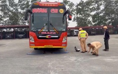 Phạt nặng chủ xe, trừ điểm GPLX tài xế xe khách chở hàng quá tải 200% trên cao tốc