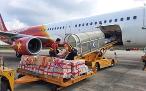 Vietjet cùng đồng bào vượt qua bão lũ, lan tỏa yêu thương