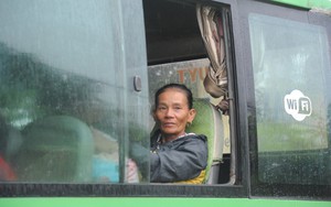 Cận cảnh hàng nghìn người dân Quảng Nam lên đường sơ tán tránh siêu bão Noru