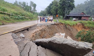 Video sạt lở taluy âm gây đứt nửa mặt nền đường Hồ Chí Minh đoạn qua Đà Nẵng
