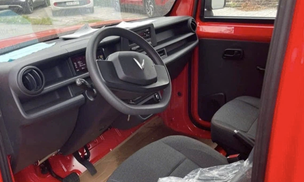 Lần đầu VinFast EC VAN lộ diện ngoài đời thực