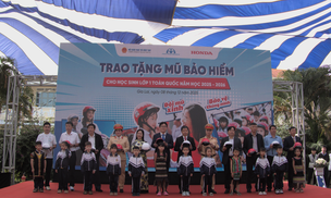 Trao tặng 1.500 mũ bảo hiểm cho học sinh lớp 1 tại tỉnh Gia Lai