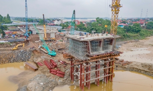 Khẩn trương đẩy nhanh tiến độ thi công cầu Phong Châu mới