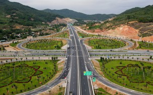 Phát triển hạ tầng giao thông thực hiện CNH, HĐH đất nước trong các Nghị quyết của Đảng