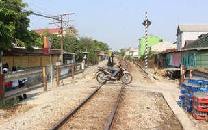 Yêu cầu xóa bỏ lối đi tự mở qua đường sắt ở Bình Thuận