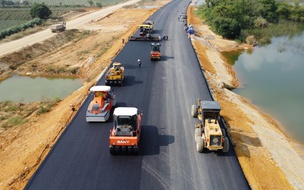 Thủ tướng chỉ đạo "khẩn": Trong tháng 10/2023 hoàn thành xây dựng, ban hành Quy chuẩn đường bộ cao tốc