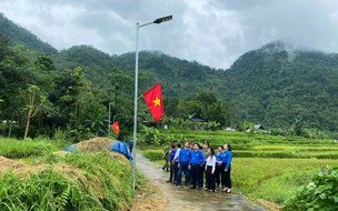 Tuổi trẻ GTVT thắp sáng đường quê tại Tuyên Quang