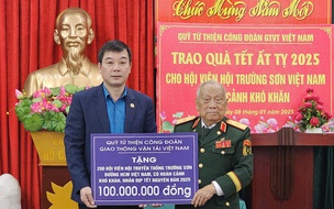 Công đoàn GTVT tặng quà Tết các cựu chiến binh Trường Sơn, thanh niên xung phong