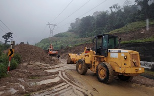 Khắc phục sạt lở đường Hồ Chí Minh qua đèo Lò Xo