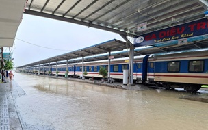 Mưa lũ Nam Trung Bộ gây thiệt hại lớn cho hoạt động vận tải đường sắt